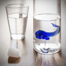 Bottiglia in borosilicato con balena blu